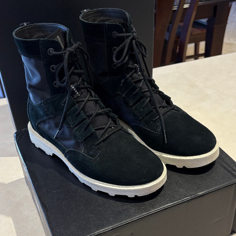 SOREL Caribou Women’s Waterproof Boots size 8.5